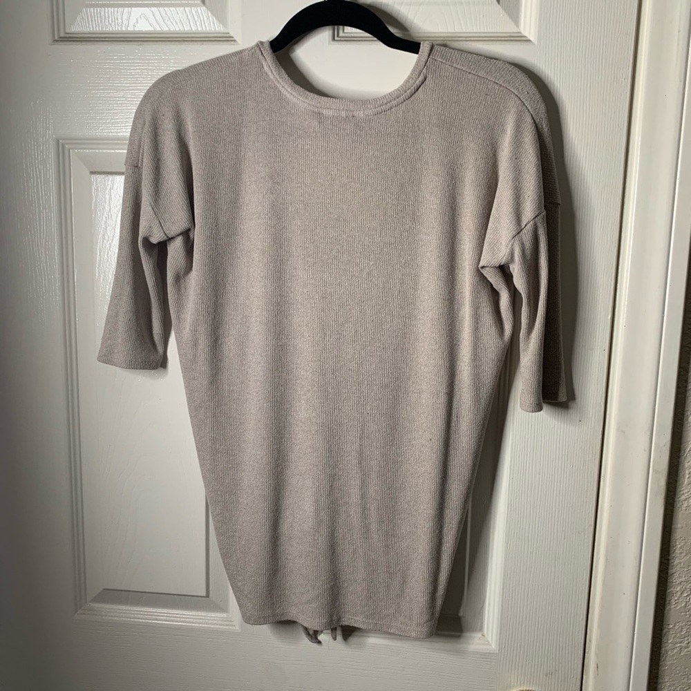Express v-neck - Picture 2 of 3